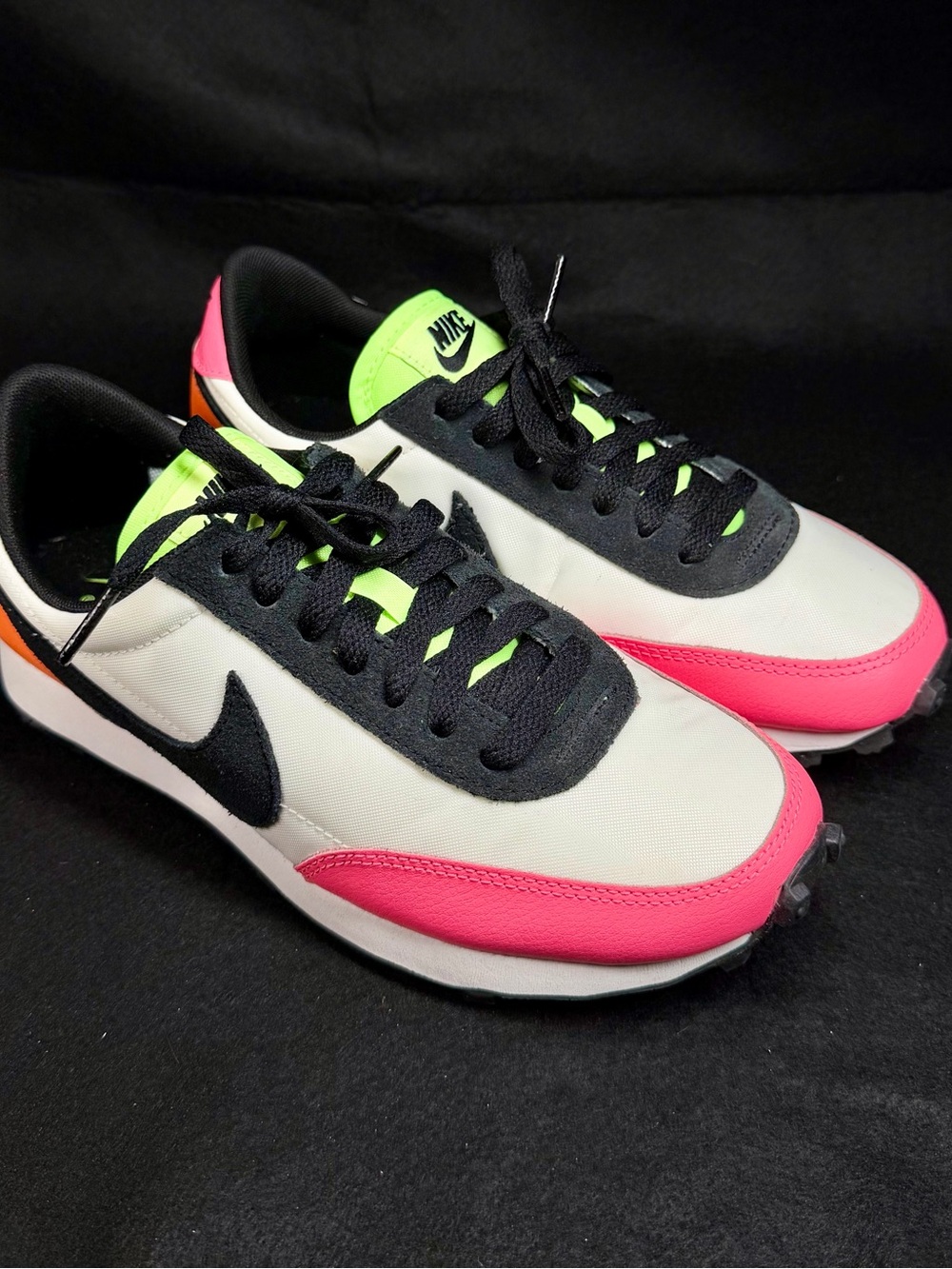 Nike Women's Daybreak 'Summit White
Sunset Pulse'